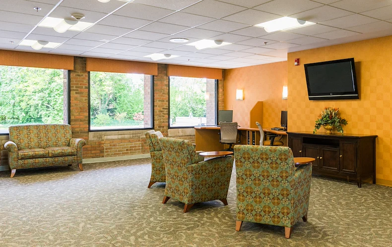 Image of The Pearl Of Hinsdale (7)