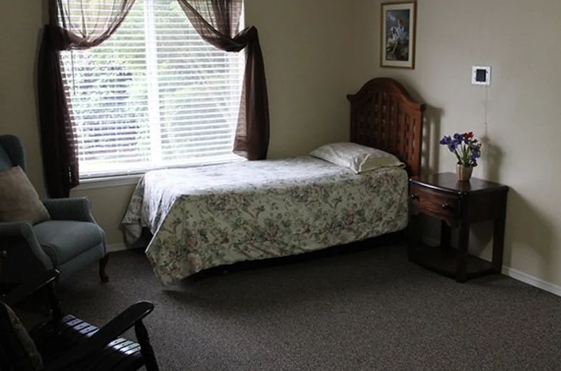 Image of Pacific Living Centers of Medford at Brookhurst (4)