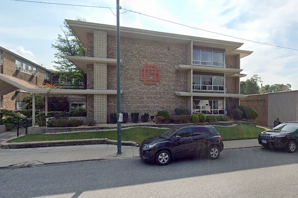 Image of Zahav Of Berwyn (2)