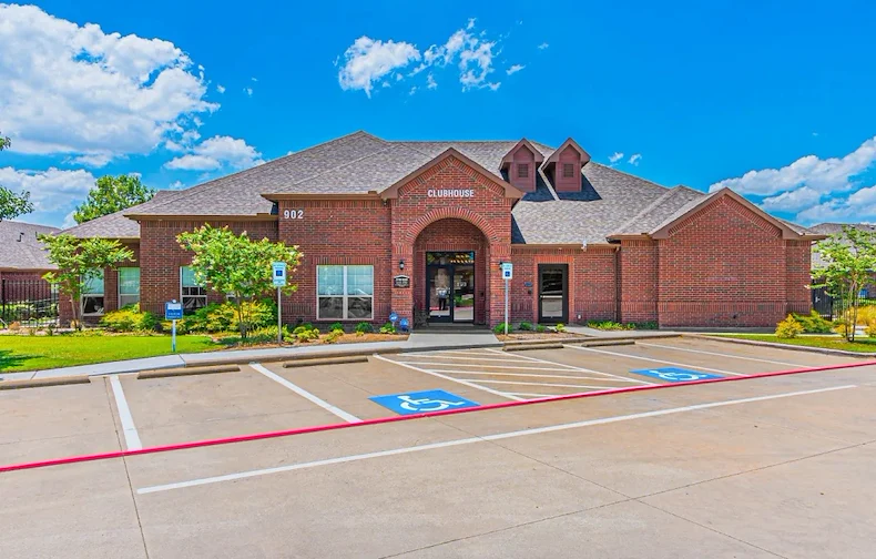 Image of Lakeside Manor (1)