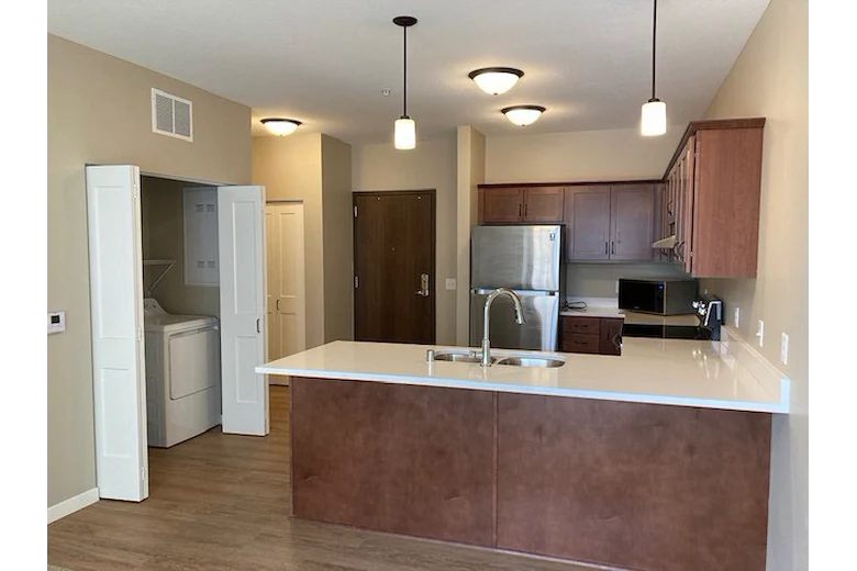 Independent living, assisted living, memory care, and respite care at Broadwell Senior Living – Plymouth in Plymouth, MN, apartment kitchen and laundry