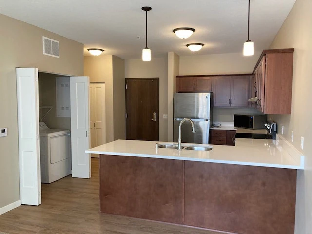 Independent living, assisted living, memory care, and respite care at Broadwell Senior Living – Plymouth in Plymouth, MN, apartment kitchen and laundry