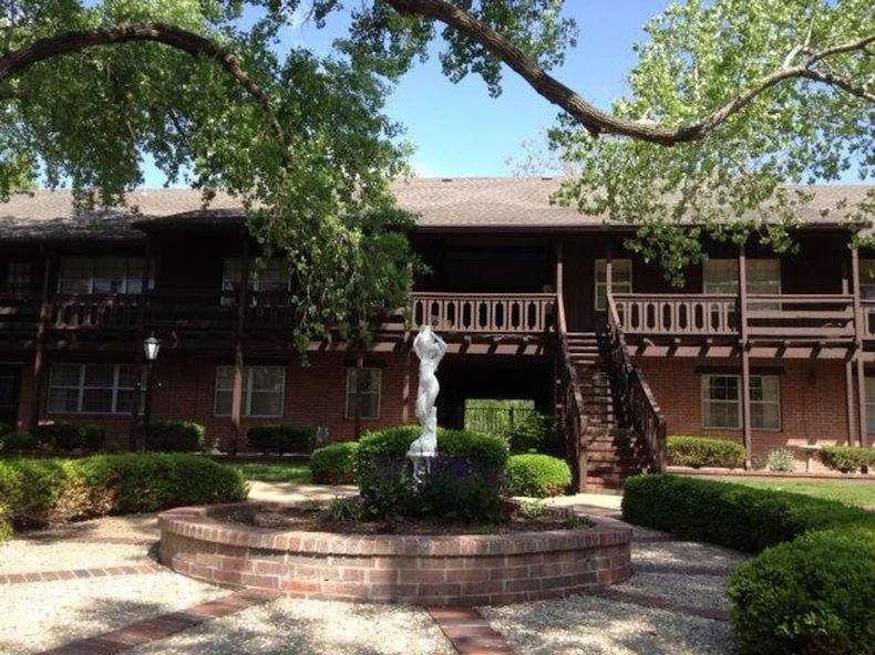 Image of Twin Lakes Apartments (3)