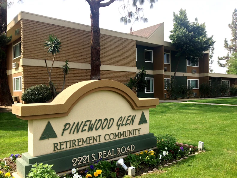 Image of Pinewood Glen Retirement (1)