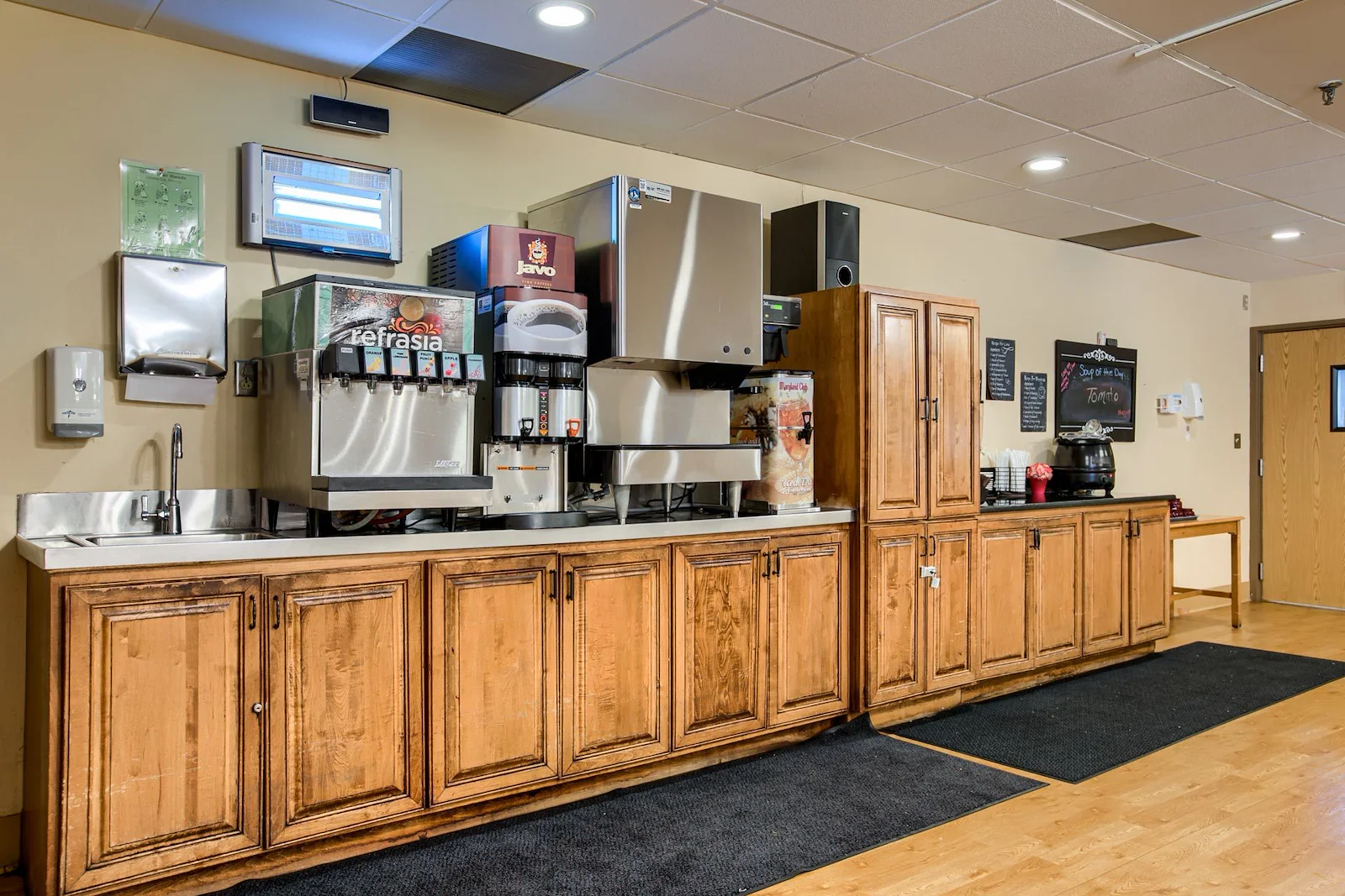 Image of Merriam Gardens Healthcare & Rehabilitation (6)