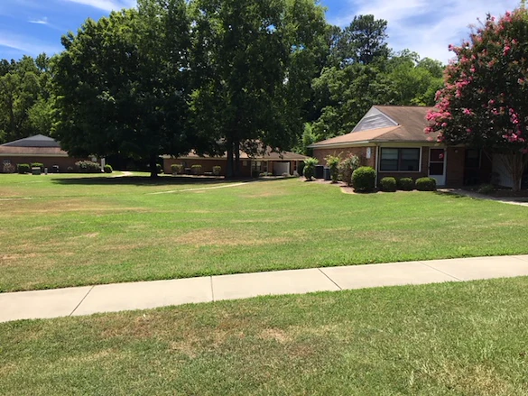 Image of Elmhurst Apartments (5)