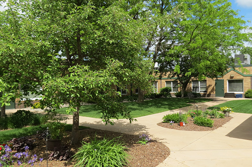 Image of Auburn Manor (1)