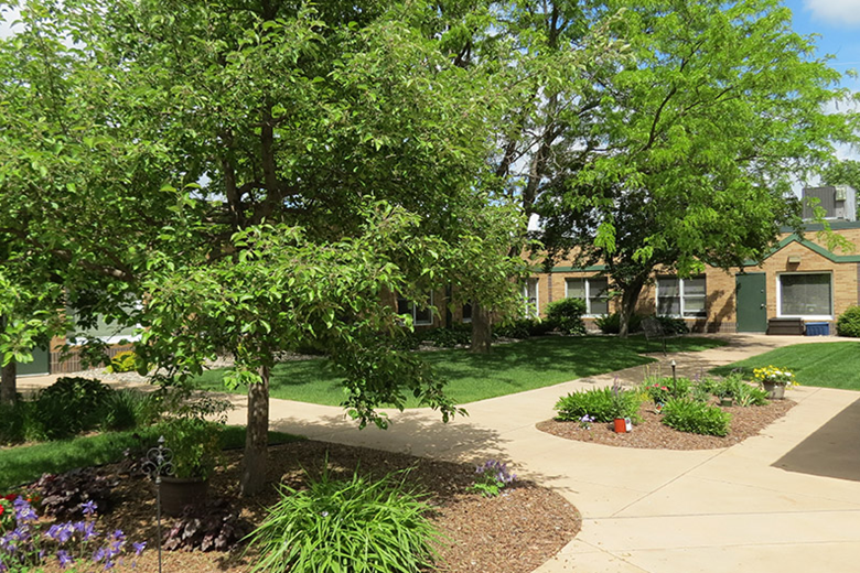 Image of Auburn Manor (1)