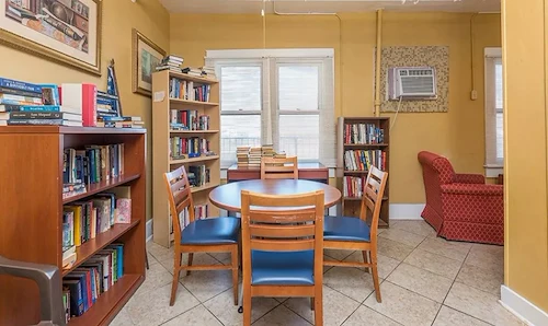 Image of Colonial at West Palm Beach (2)