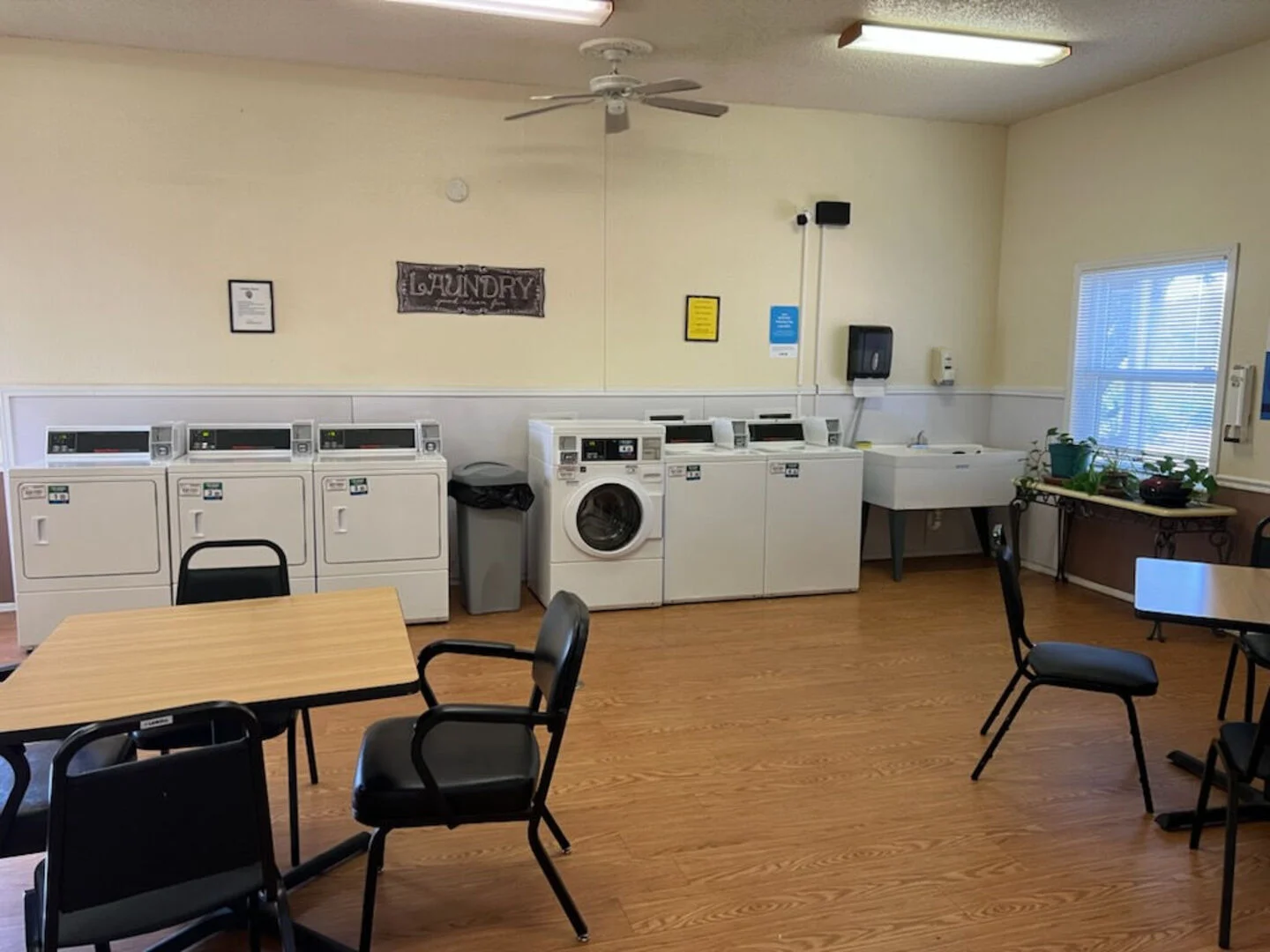 Image of West Edison Plaza Apartments (5)