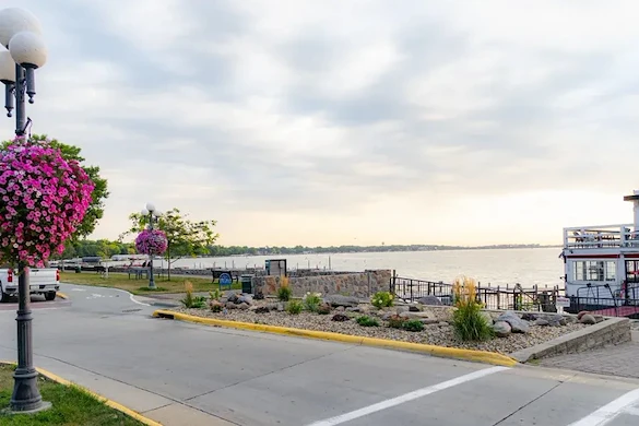 Image of Apple Valley Place of Clear Lake (4)