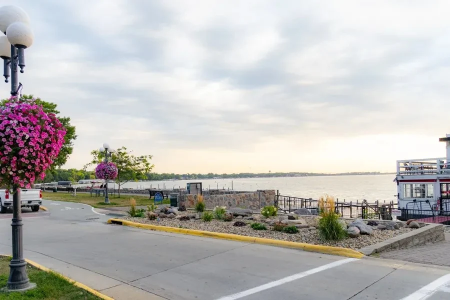 Image of Apple Valley Place of Clear Lake (4)