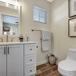 Image of Valencia at 19th Pl. #2 (8)