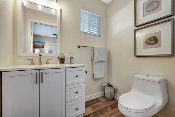 Image of Valencia at 19th Pl. #2 (8)