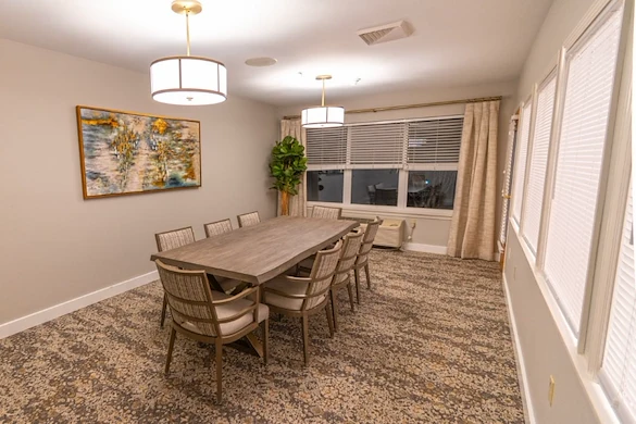 Avamere at Newberg senior living community offering assisted living, memory care, and respite care in Newberg, OR, private dining room