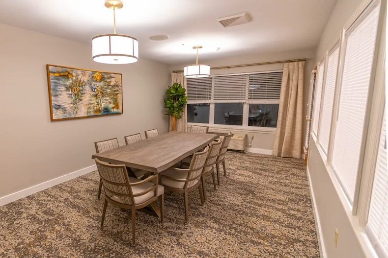 Avamere at Newberg senior living community offering assisted living, memory care, and respite care in Newberg, OR, private dining room