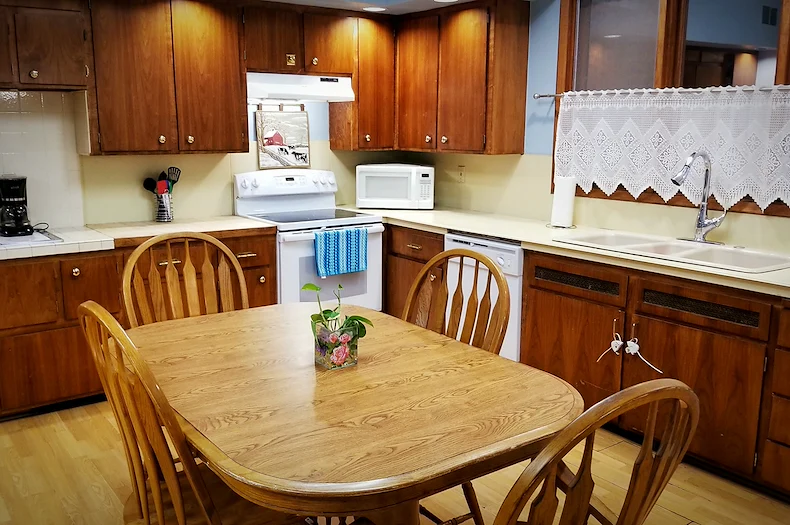 Legato Living Residential Memory Care at Eastridge senior living community offering assisted living, memory care, adult day services, and respite care in Omaha, NE, kitchen and dining table