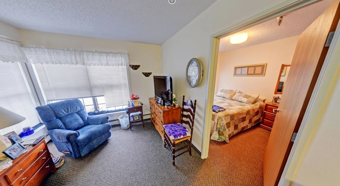 Image of Eventide Lake Country Manor (6)