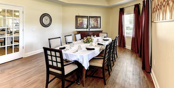 Image of Water's Edge of Lake Wales (5)