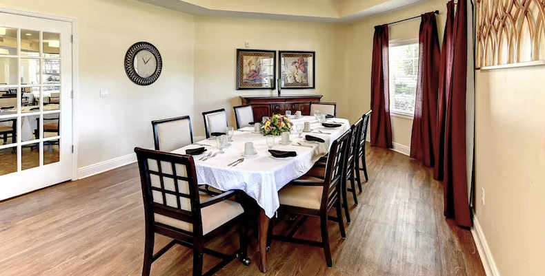 Image of Water's Edge of Lake Wales (5)