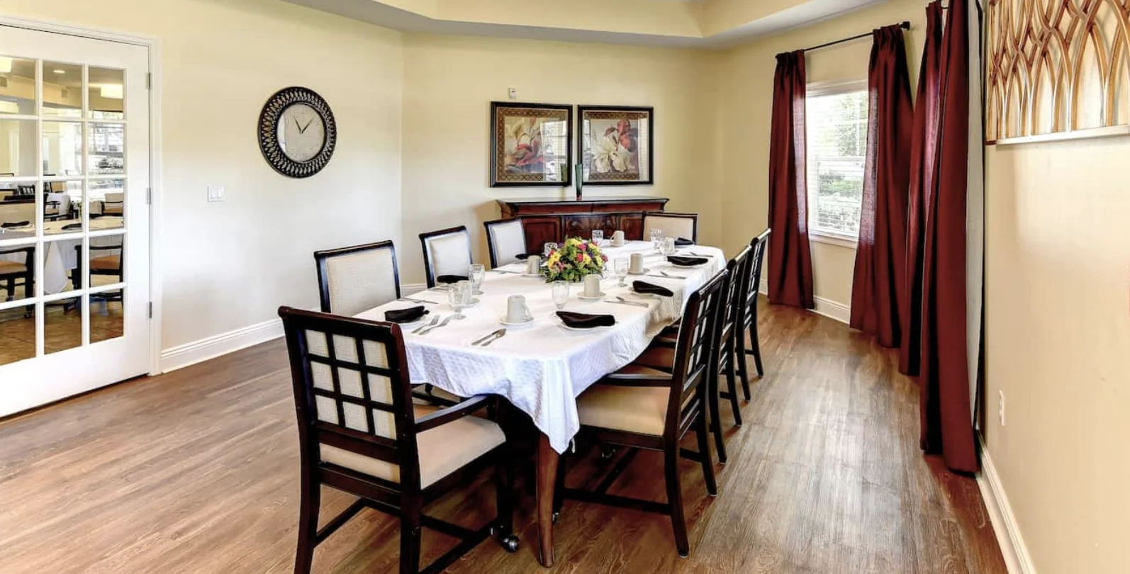 Image of Water's Edge of Lake Wales (5)