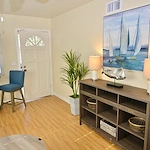 Image of Fredericka Manor (6)