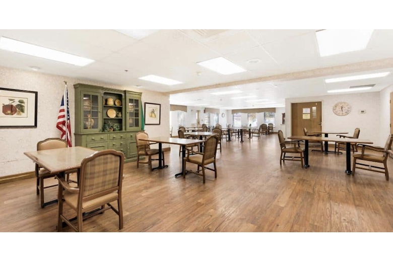 Image of Royal Columbian Retirement Inn (3)