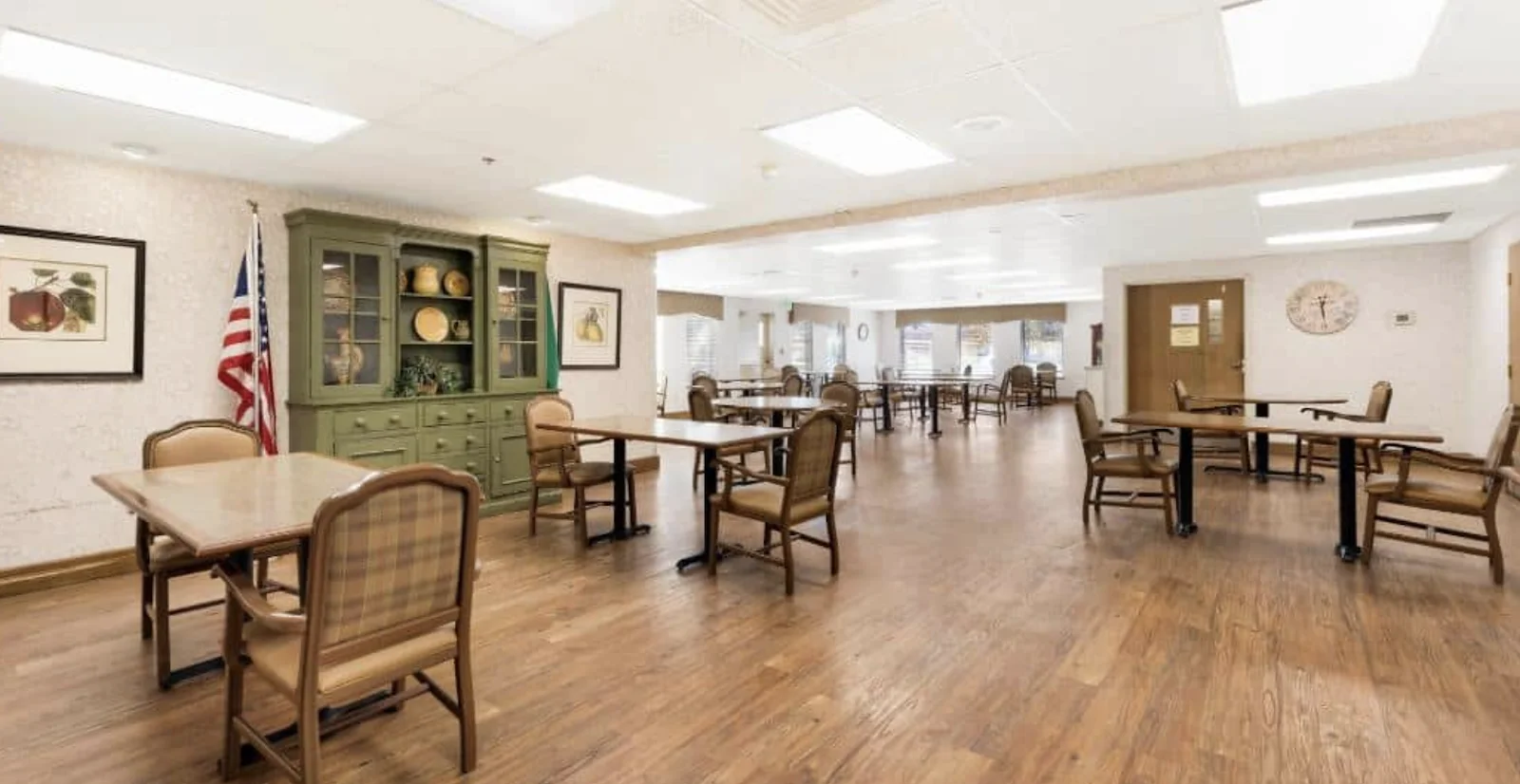 Image of Royal Columbian Retirement Inn (3)