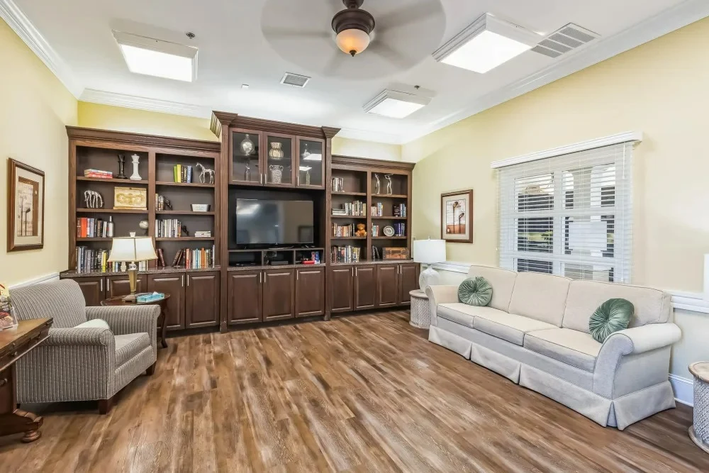 Barclay House of Augusta, senior living community offering assisted living and memory care in Augusta, GA, community living room with tv