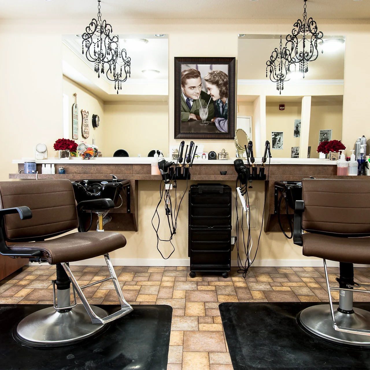 The Carriage House Gracious Retirement Living Hawthorn Senior Independent Living in Oxford, Florida beauty and hair salon
