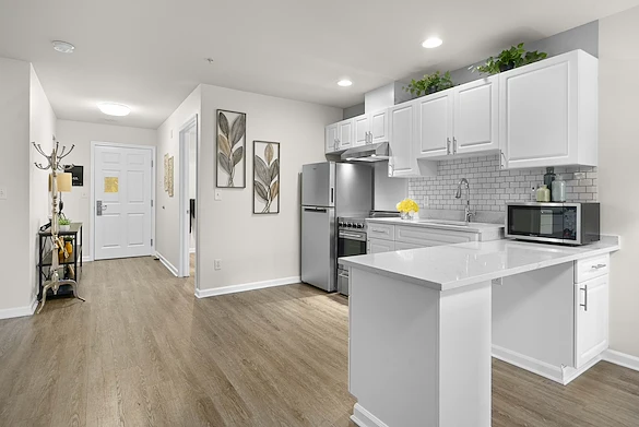 Chateau Valley Center in Renton, WA, apartment kitchen