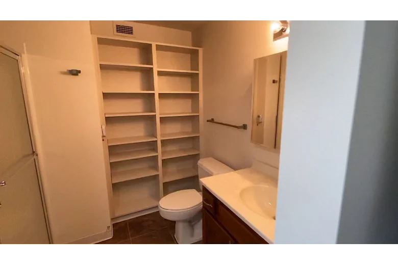 Melrose Meadows apartment bathroom