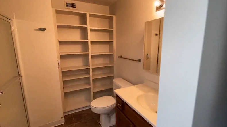 Melrose Meadows apartment bathroom