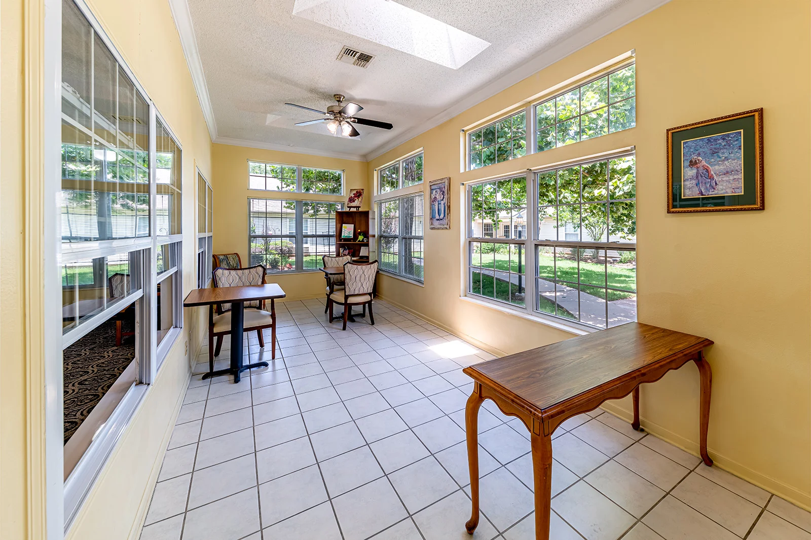 Ashbrook Village senior living community offering independent living, assisted living, and memory care in Duncan, OK, community space with large windows