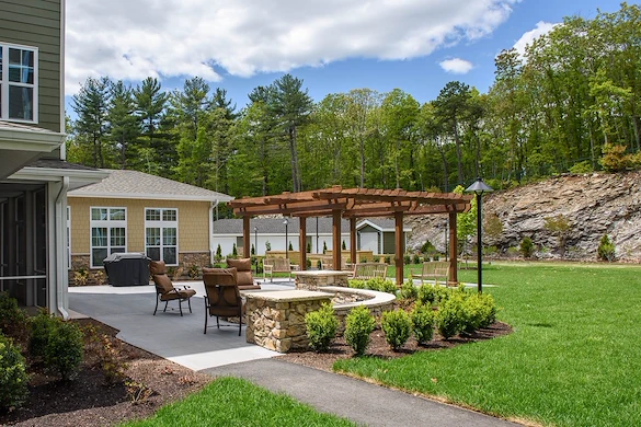 Ashton Gardens Gracious Retirement Living Hawthorn Senior Living Community in Portland, Maine exterior patio seating area