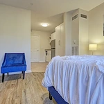 Charter Senior Living of Charlotte apartment bedroom