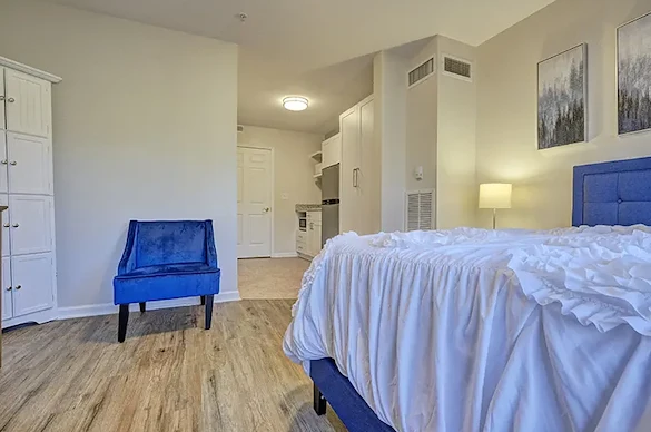 Charter Senior Living of Charlotte apartment bedroom