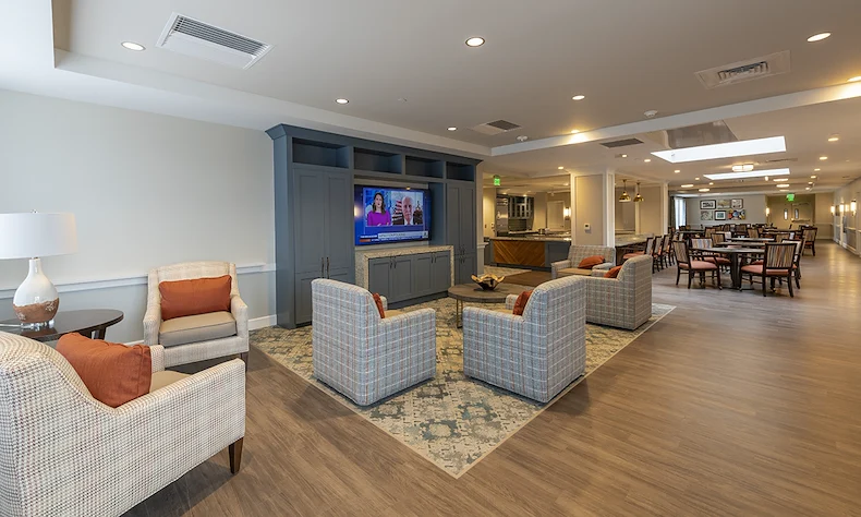 Alto Evergreen Walk, senior living community offering assisted living, memory care, and respite care in South Windsor, CT, community living room