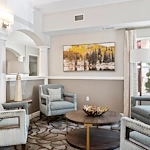 Avamere at Mountain Ridge senior living community offering assisted living, memory care, and respite care in South Ogden, UT, comfortable lounge area