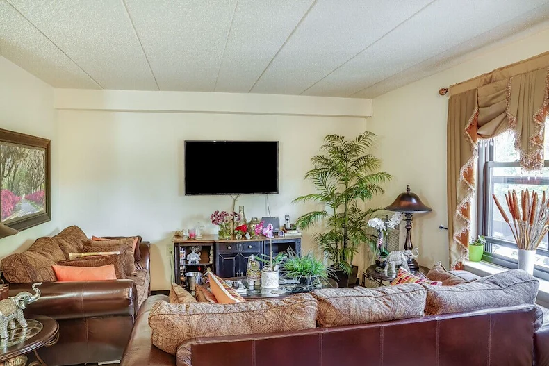 Image of Pinecrest Manor (8)