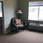 Avamere at Moses Lake senior living community offering independent living, assisted living, and respite care in Moses Lake, WA, apartment with a sitting nook by the window