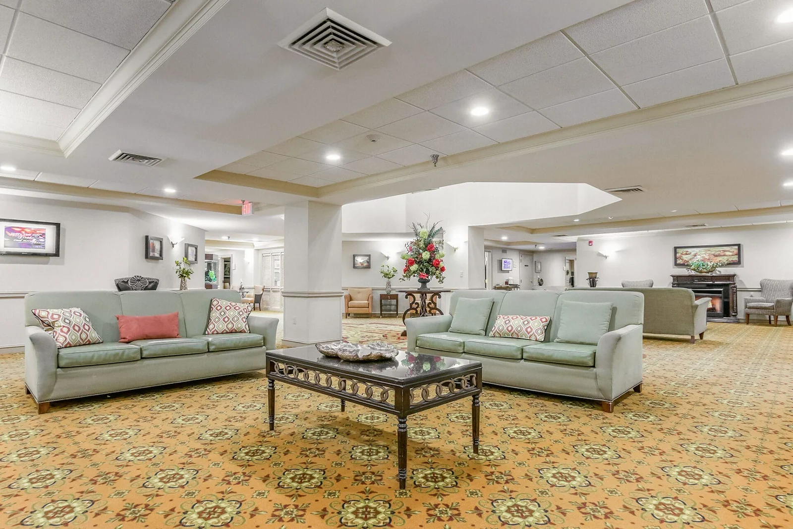 Image of Oakmont Sterling (4)