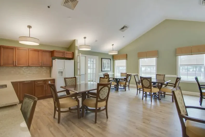 Image of Oaks at Daniel Island (7)