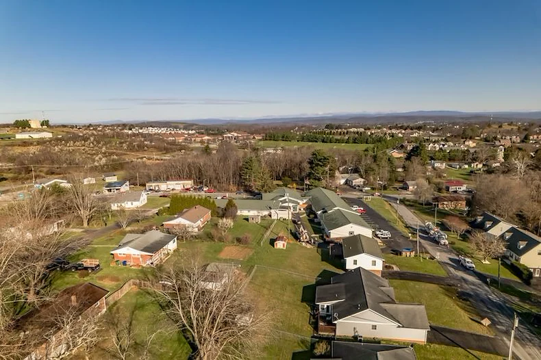 Image of Spring Oak at Christianburg (8)