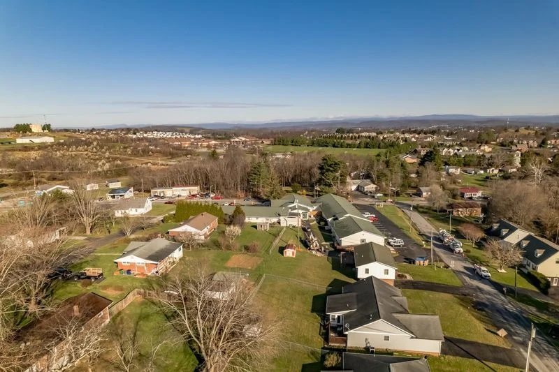 Image of Spring Oak at Christianburg (8)