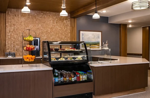 Independent living, assisted living, memory care, and respite care at Broadwell Senior Living – Plymouth in Plymouth, MN, snack bar