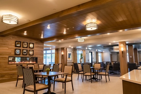 Independent living, assisted living, memory care, and respite care at Broadwell Senior Living – Plymouth in Plymouth, MN, dining room
