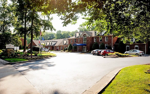 Image of Commonwealth Senior Living at Georgian Manor (2)