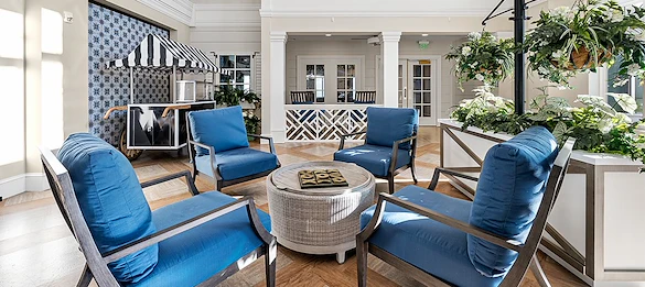 Westhill Newnan Crossing senior living community offering assisted living and memory care in Newnan, GA, indoor lounge area with the feel of an outdoor patio