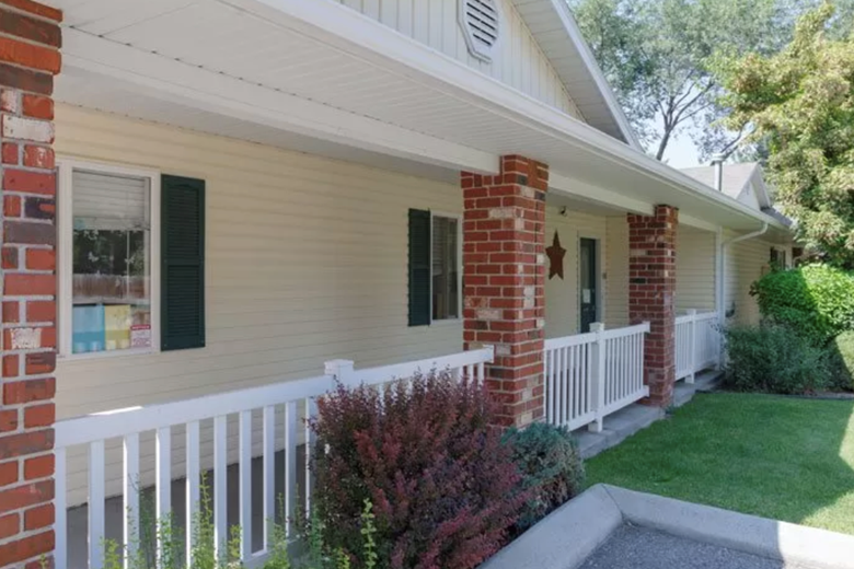 Image of Ashley Manor - Harmony (1)